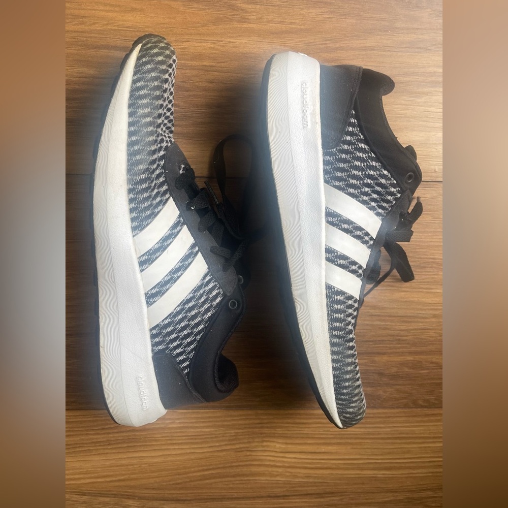 Adidas cloud foam size 8 women